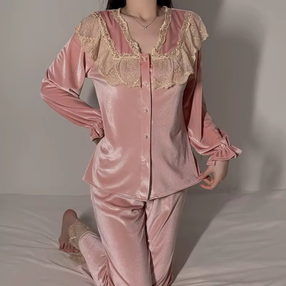 بجامة مخمل دانتيل بجامة مخمل دانتيل