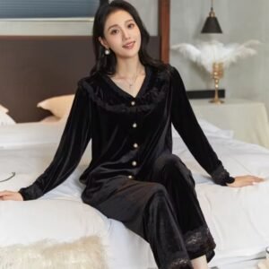 بجامة مخمل قطعتين