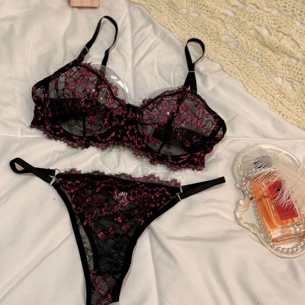 طقم دانتيل مزخرف طقم دانتيل مزخرف