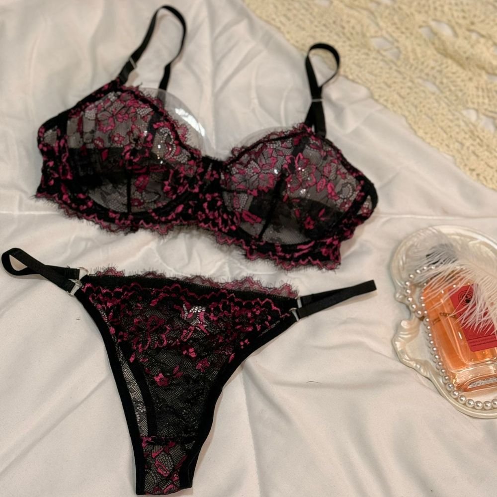 طقم دانتيل مزخرف طقم دانتيل مزخرف