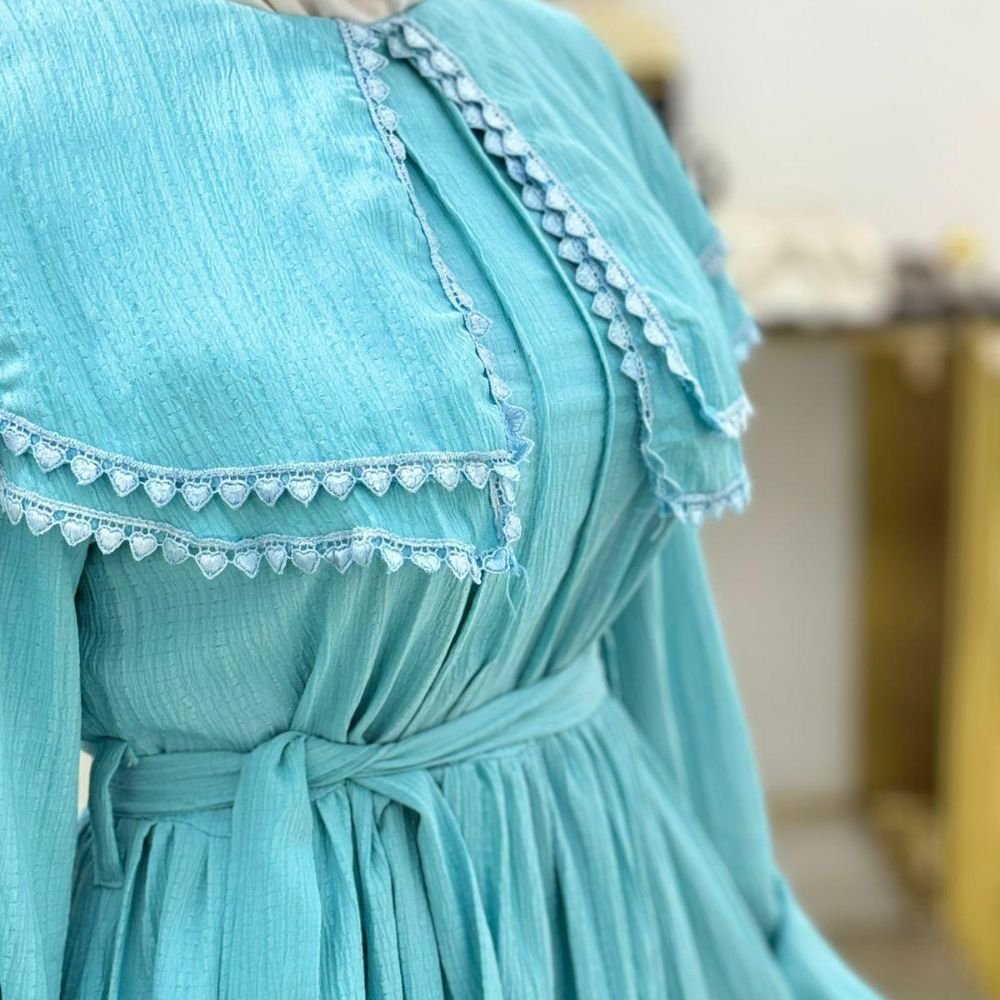 فستان ياقة عريضة فستان ياقة عريضة